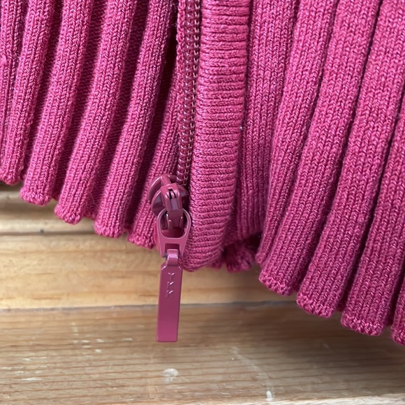 CAbi full front zip cardigan, long sleeve jersey knit top in lovely deep rose,XL - Picture 9 of 11